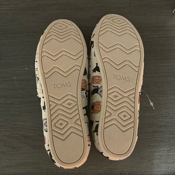 NWT Toms Halloween Black Cats Pumpkins Skulls Slip On Size 7 - Picture 5 of 8